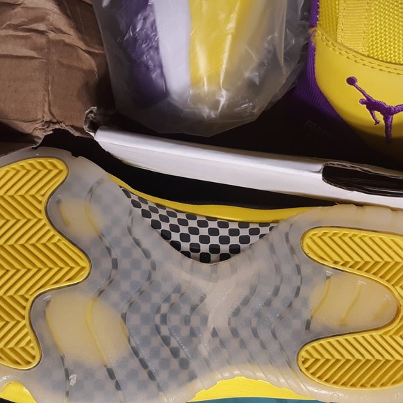 Nike Air Jordan 11 Retro Yellow Metallic Silver Br - Picture 3 of 9